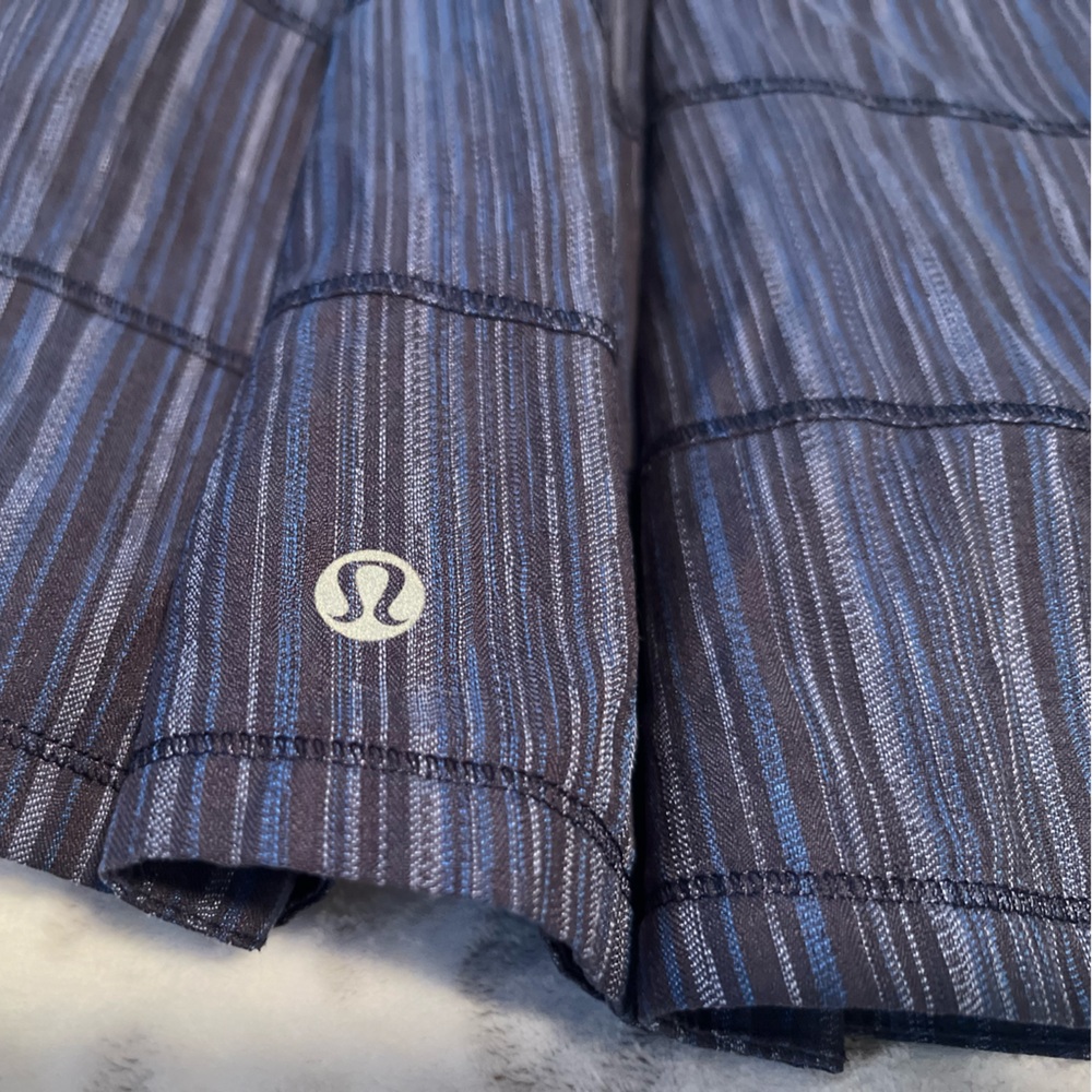 Lululemon navy stripe skirt. Size 10